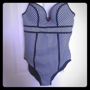 Spanx sweetheart Stripped One-piece- Size 8